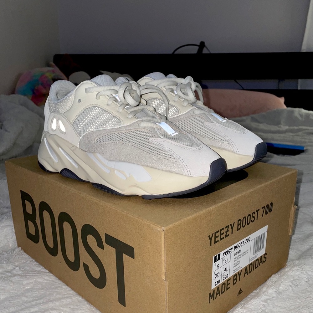 Adidas Yeezy Boost 700 Analog